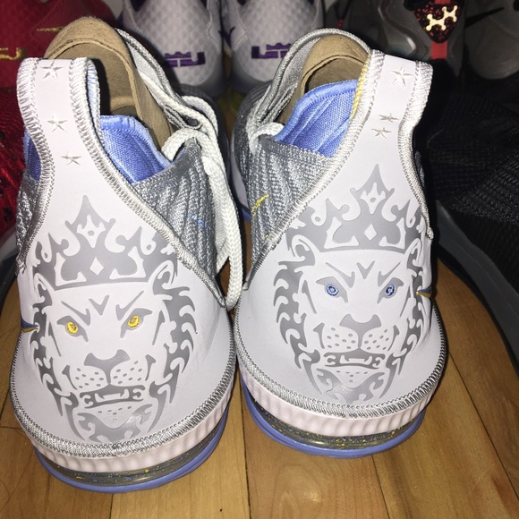 Nike Lebron Shoes - Picture 2 of 3